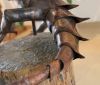 Blechskulptur Lindwurm hat keine Schuppen