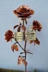 3 Rosen aus Kupfer ca. 80 cm lang, mit Gravur in Messing