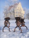 Blechskulpturen: Musiker-Frösche im Winter