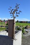 genau nach Maß wurde der Lebensbaum für die Grabstehle angefertigt