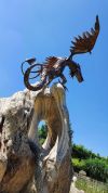Für diesen speziellen Stein wurde der Drache individuell angefertigt
